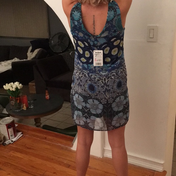 Women’s Dress - Picture 3 of 4